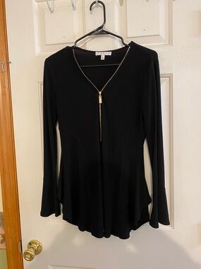 Chaus Black Long-Sleeve Zip-Front Flared Hem Top